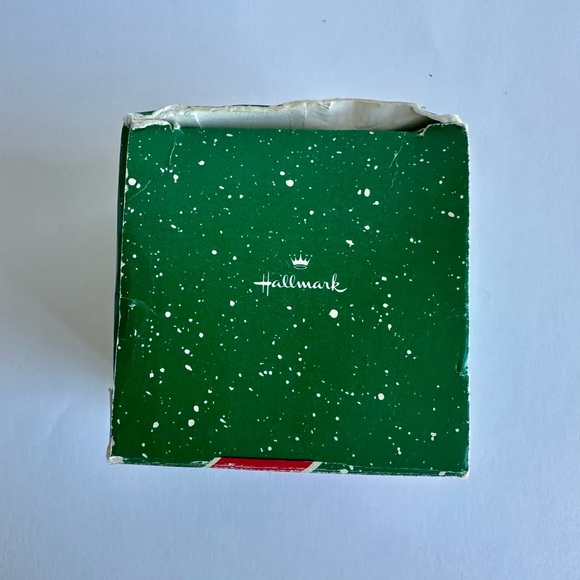 Hallmark Keepsake Musical Jingle Bell Ornament 1986 - Picture 7 of 7